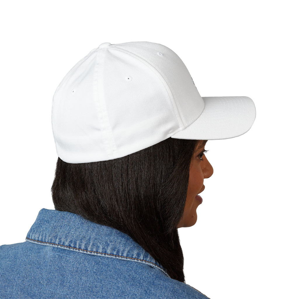 Gorra blanca estructurada bordada STYLE NARO — Monograma Interlock